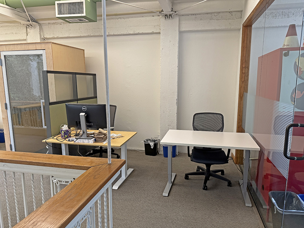 Suite 220-2 (white desk)_1000